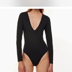 Aritzia Babaton Contour V Neck
Bodysuit Black Medium.